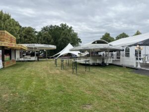 Innenansichten & Mobiliar