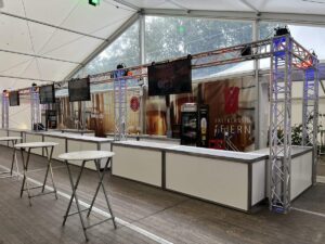 Innenansichten & Mobiliar
