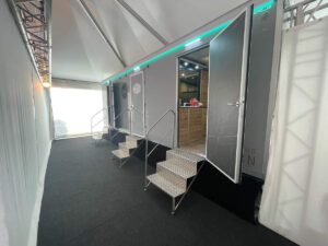 Innenansichten & Mobiliar